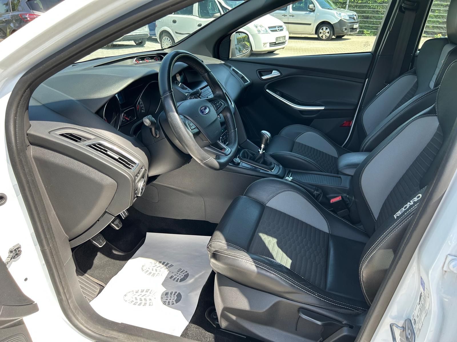 Fahrzeugabbildung Ford Focus Lim. ST°250 PS°Leder Sport Paket°Tüv NEU°