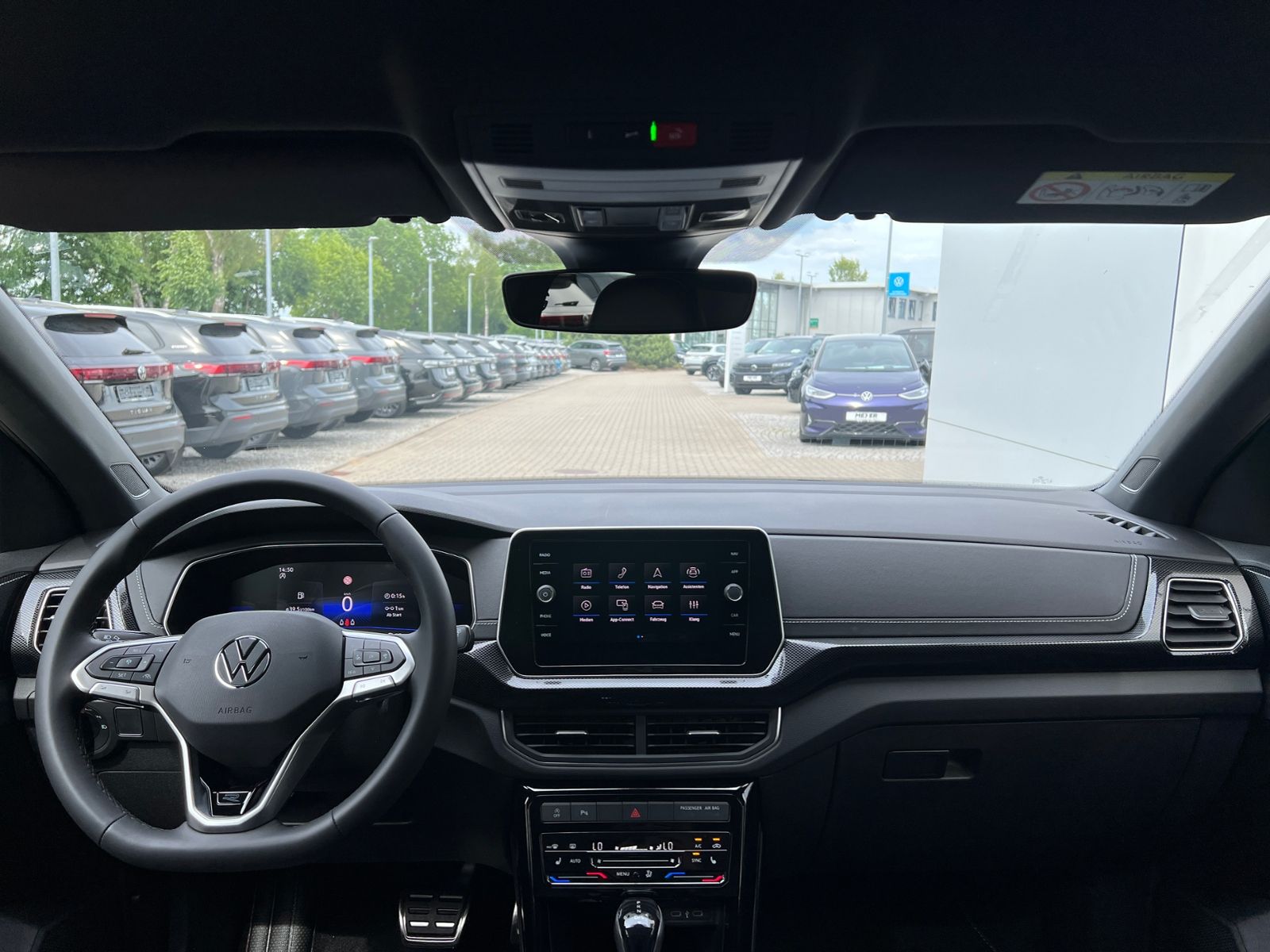 Fahrzeugabbildung Volkswagen T-Cross R-Line 1.5 TSI DSG *AHK, IQ.LIGHT, ACC,