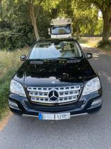 Mercedes-Benz ML 300 CDI mit Vollausstattung - Mercedes-Benz ML 300 aus 2011