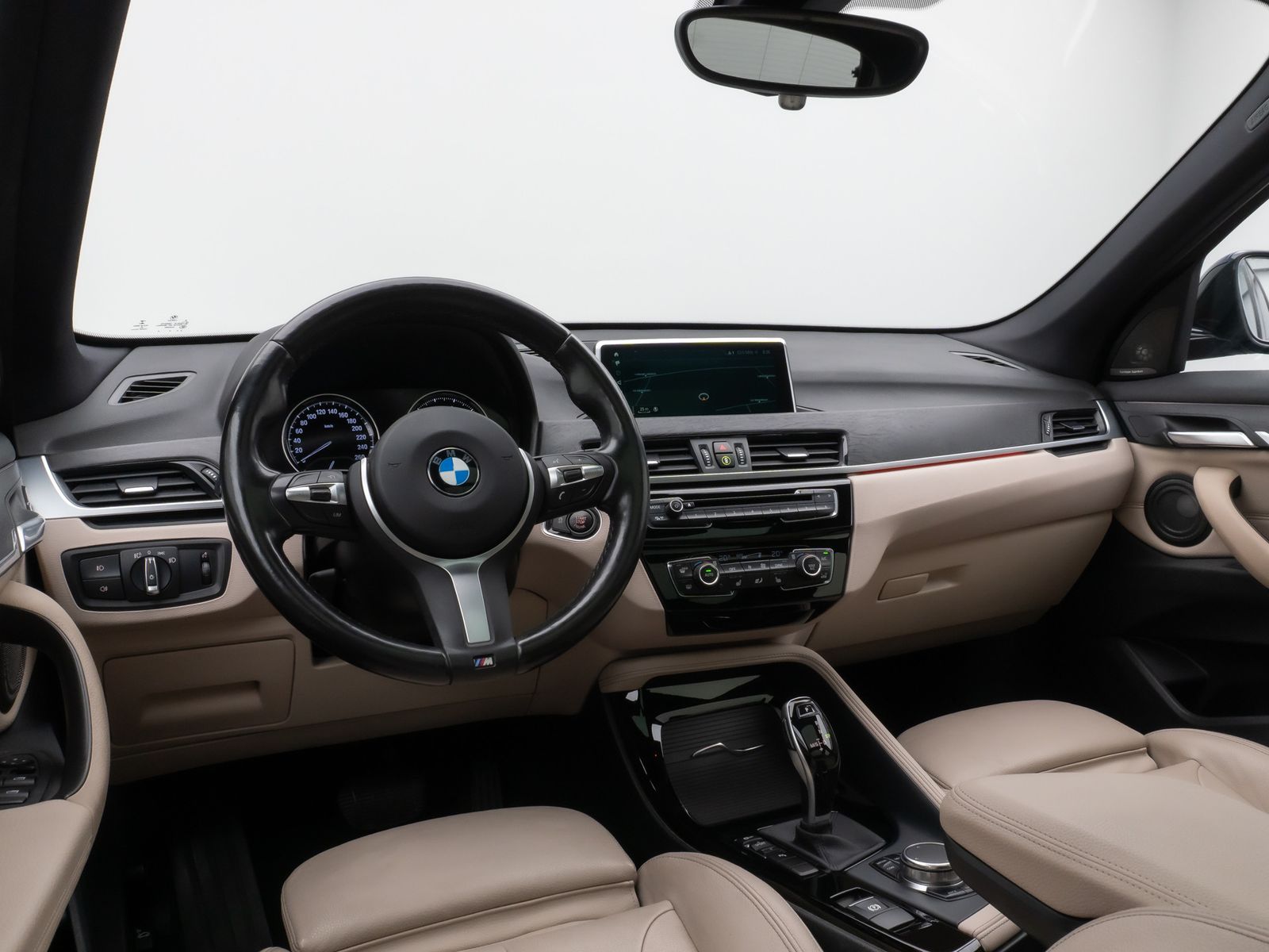 Fahrzeugabbildung BMW X1 sD20i xLine Panorama HUD H/K AHK Leder Voll
