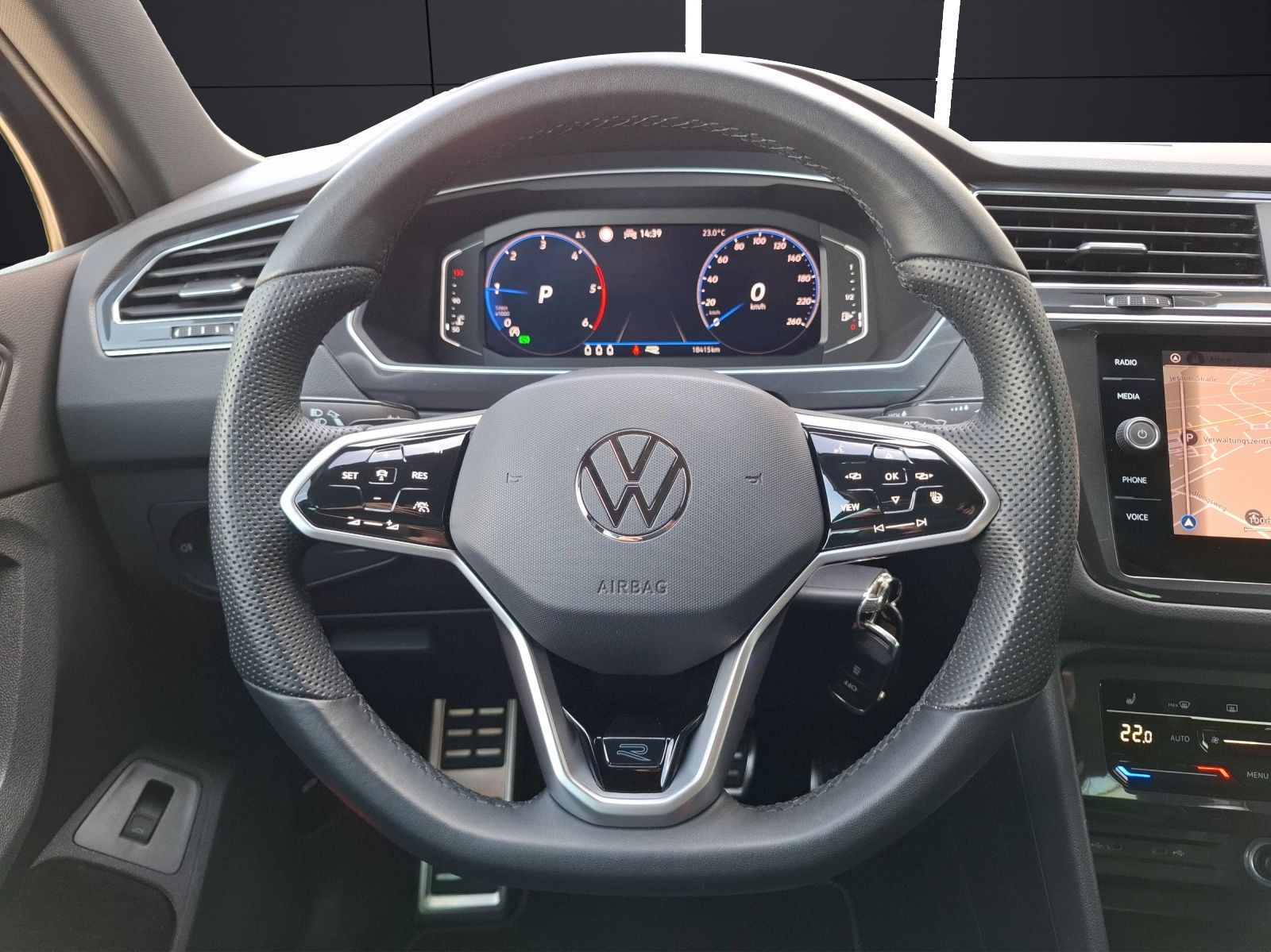 Fahrzeugabbildung Volkswagen Tiguan TDI R-Line DSG STH AHK LED AID ACC RFK 20