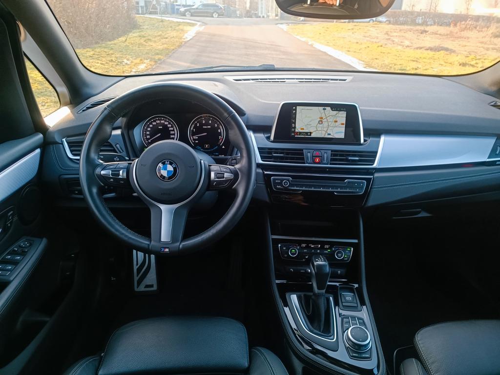 BMW 225