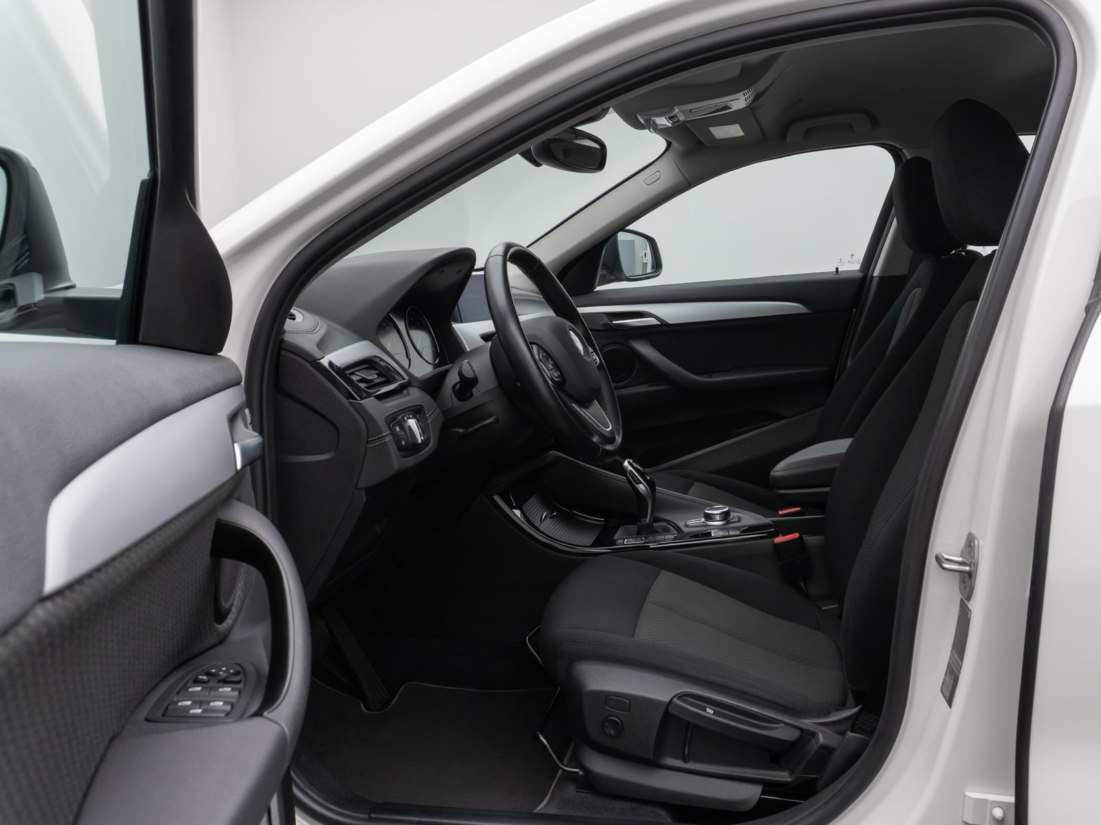 Fahrzeugabbildung BMW X2 sD18i Kamera DAB Geschwindig LED Navi ParkAss
