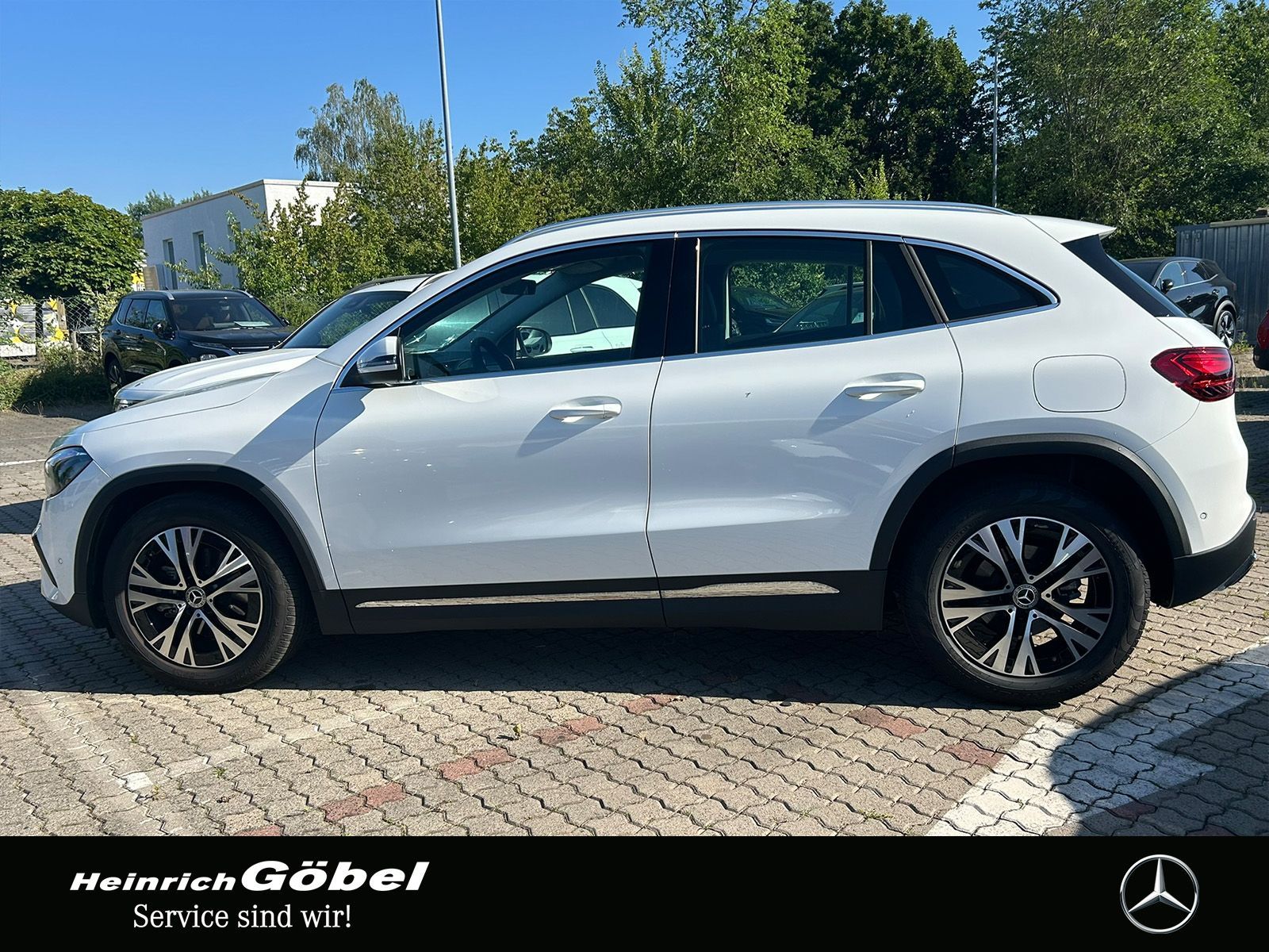 Fahrzeugabbildung Mercedes-Benz GLA 180 PROGRESSIVE*AHK*CARPLAY*LED*EASY-PACK*WI