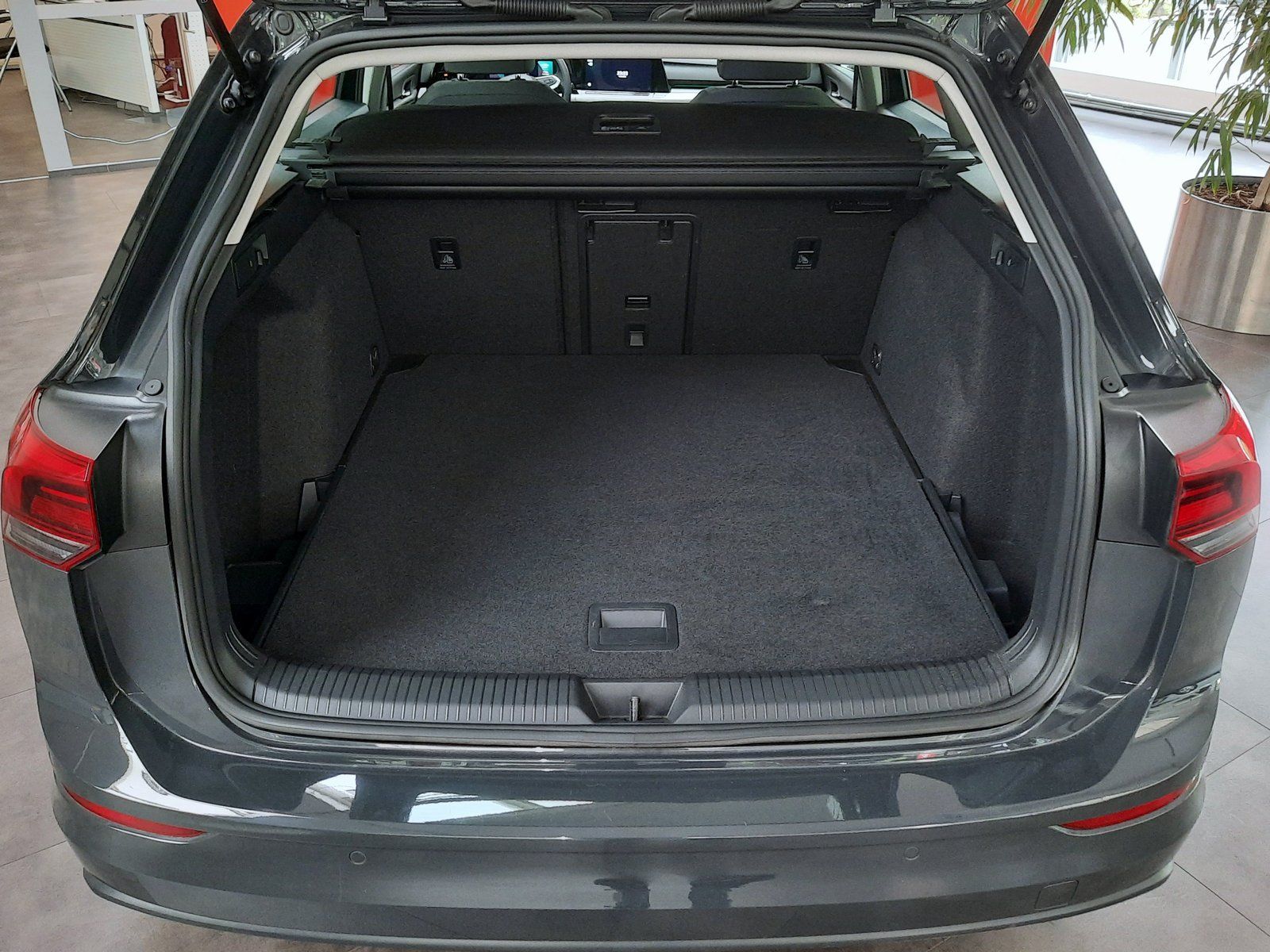 Fahrzeugabbildung Volkswagen Golf Variant Life TDI *Navi*LED*PDC*Sitzhzg*ACC*