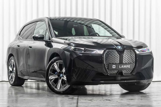 BMW iX xDrive40 Sport Package Skylounge Harman Kardo