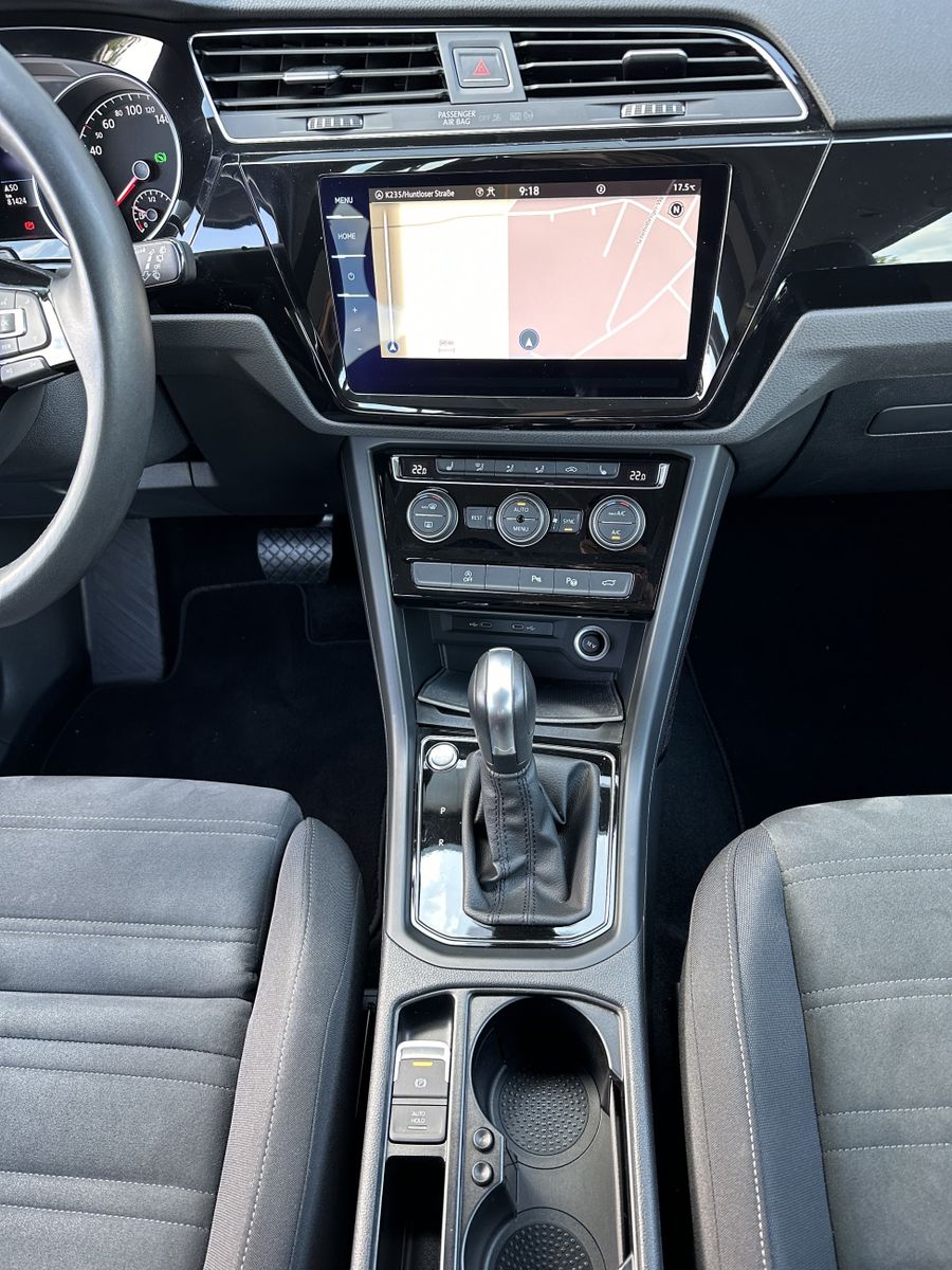 Fahrzeugabbildung Volkswagen Touran 1.5 TSI ACT DSG HL NAV+LED+AHK+ACC+KAM+PP