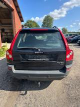 Volvo XC90 2.5T Aut. Benzin - Volvo XC90 mit Benzin-Antrieb: Geländewagen, 2.5