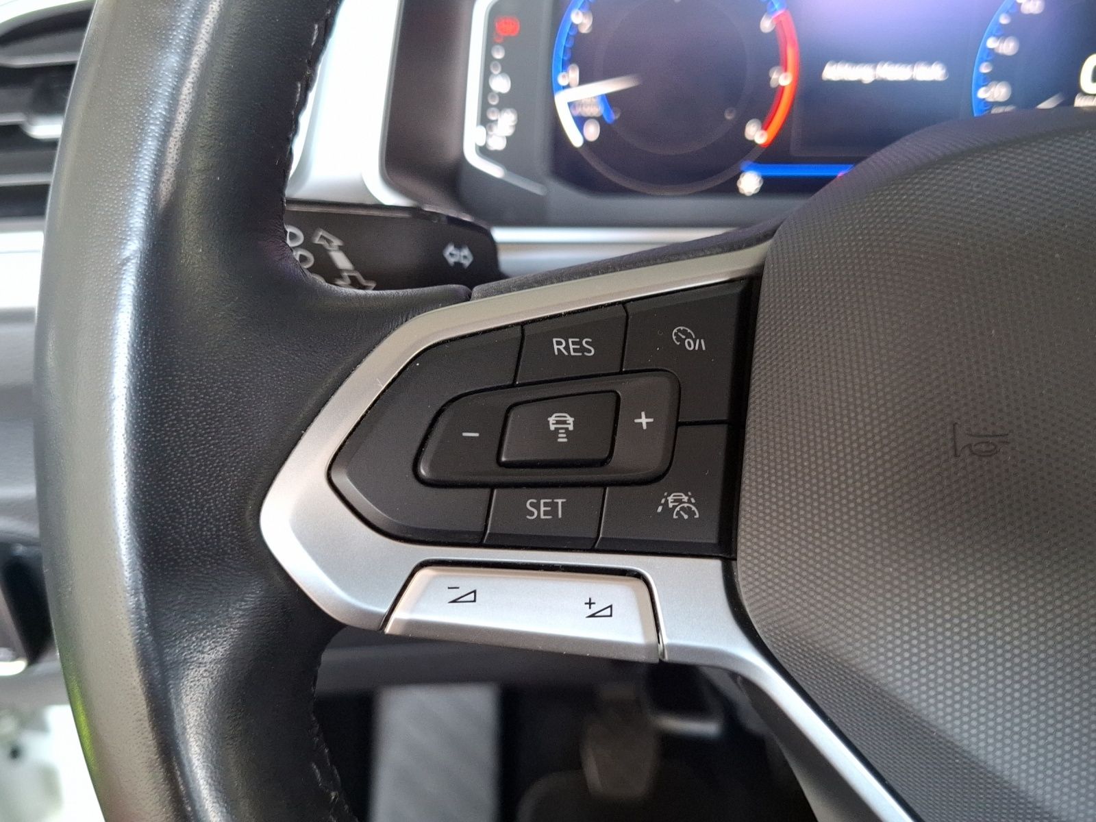 Fahrzeugabbildung Volkswagen T-Roc Cabriolet TSI Style LEDplus Navi AID ACC R