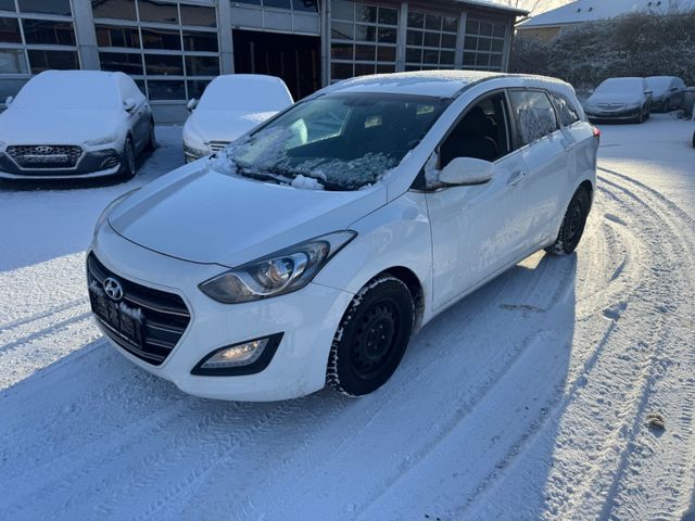 Hyundai i30 blue 1.6 CRDi EM-Edition FACELIFT NYMODEL