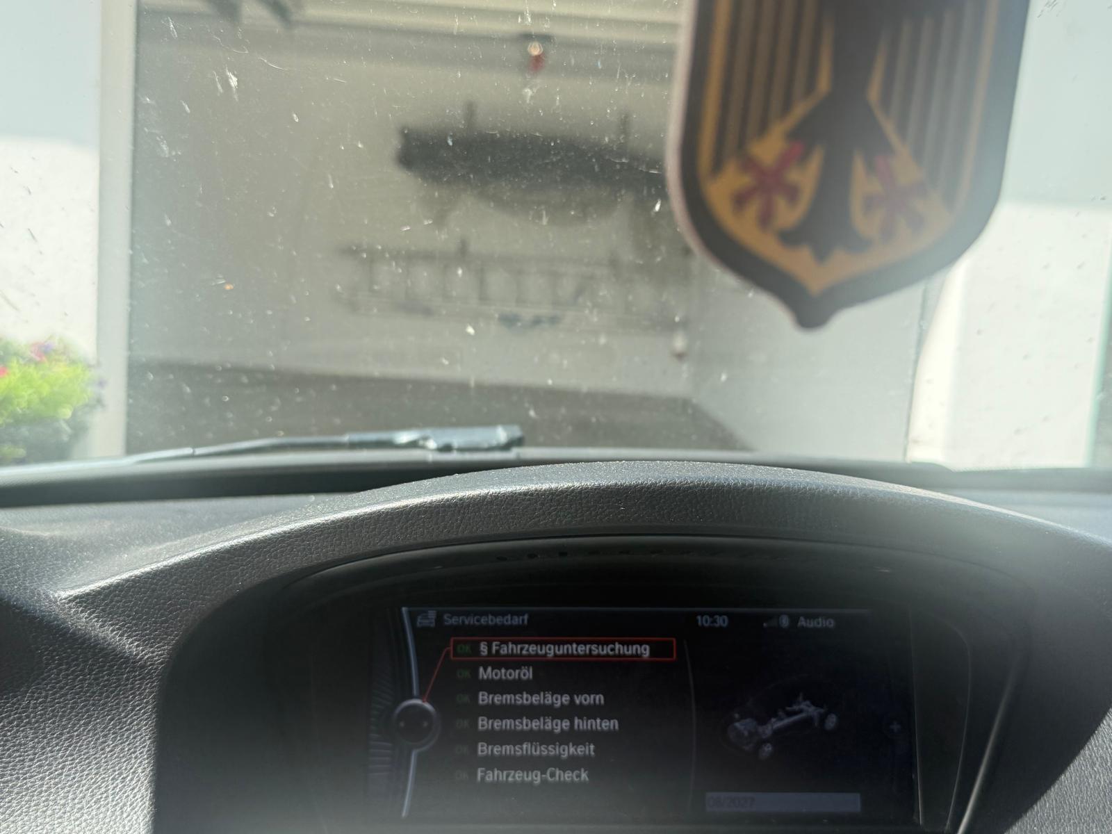 BMW 320 2011 — interior