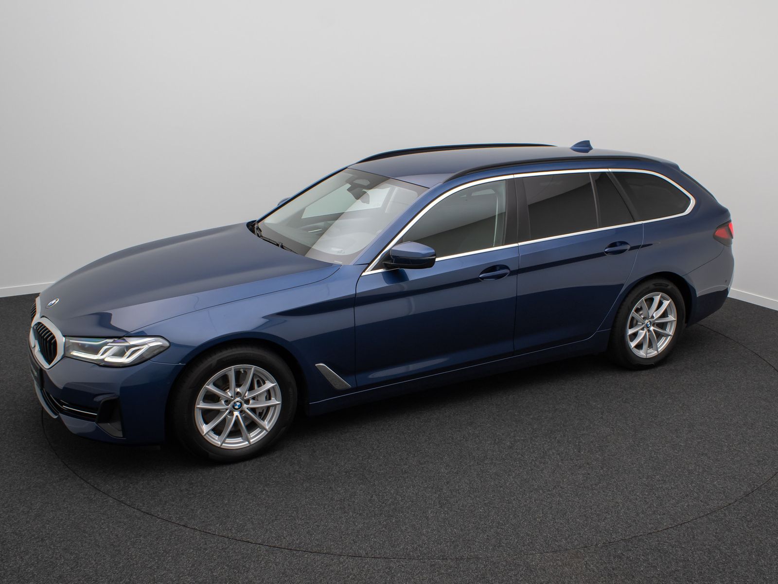Fahrzeugabbildung BMW 530d xD HUD DAB HiFi Kamera Laser Alarm Komfort