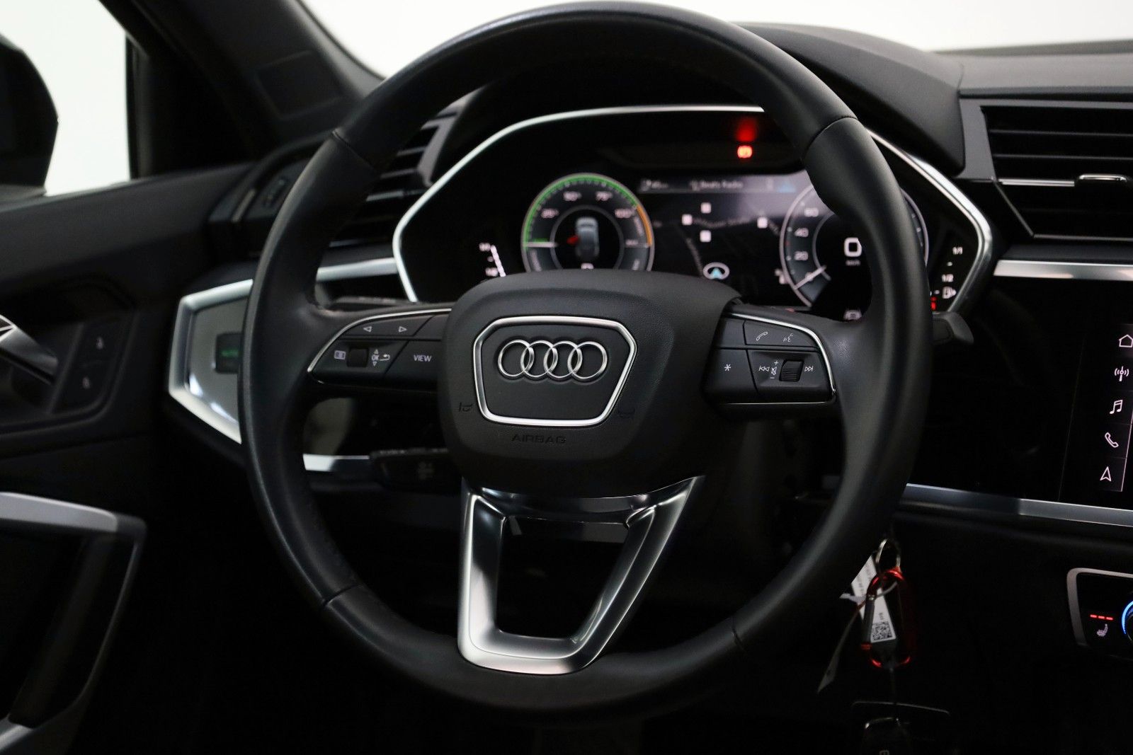 Fahrzeugabbildung Audi Q3 Sportback 45 TFSI e, Leder,Navi,SH,Kamera,AHK