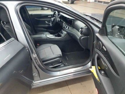 Fahrzeugabbildung Mercedes-Benz E 220d Avantgarde+Distr+Pano+AHK+MultiB+Ambiente