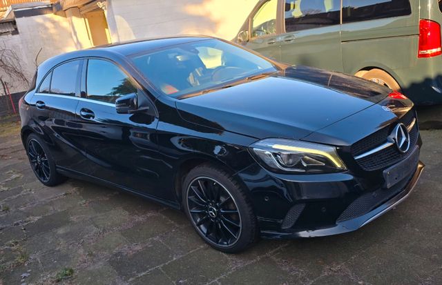 Mercedes-Benz A 180d  Aut.2 Style LED AMG ALU NAVI SPORT