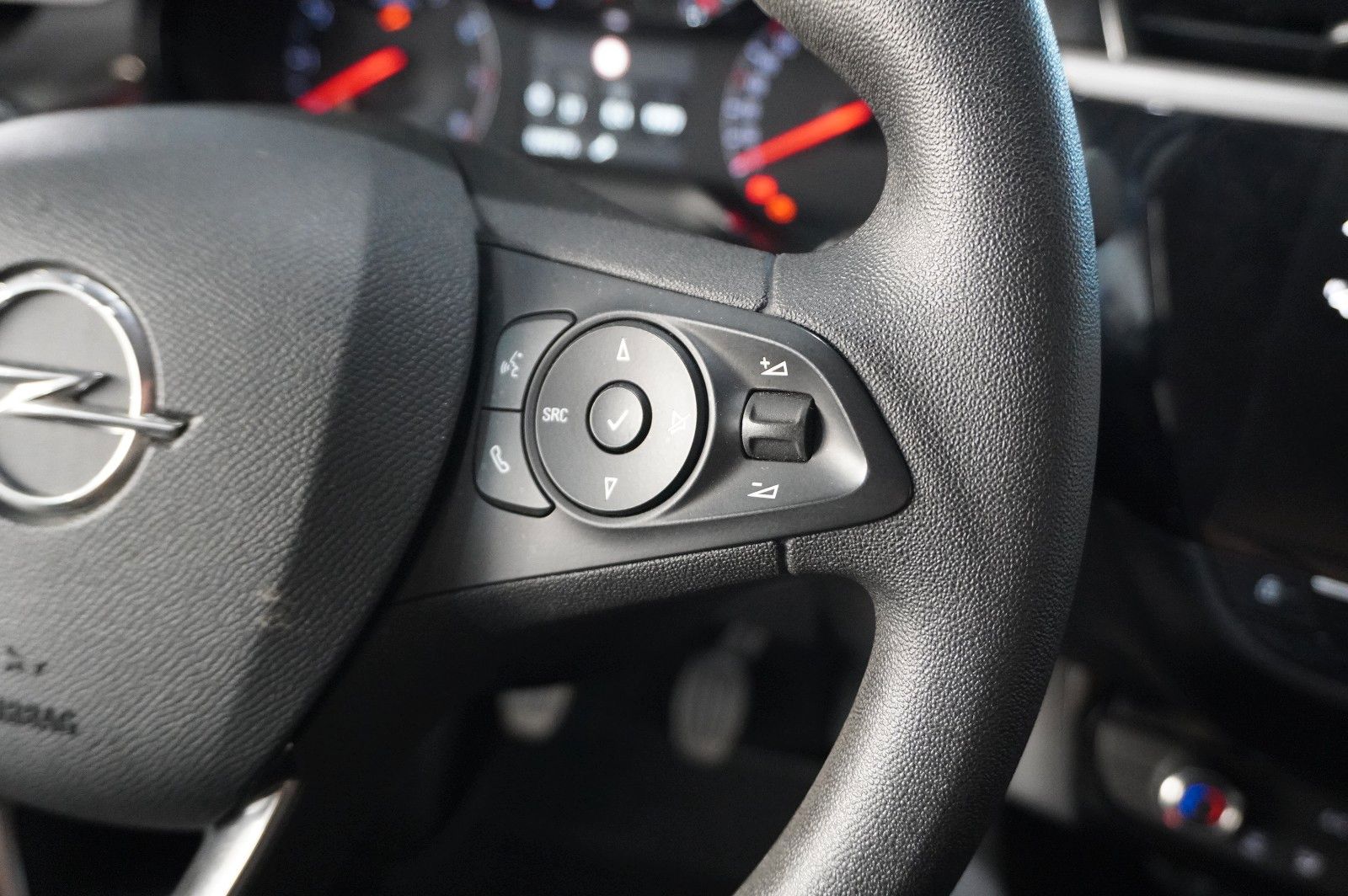 Fahrzeugabbildung Opel Corsa F 1.2 EDITION NAVI/LED/KAMERA/TEMP./SPORT