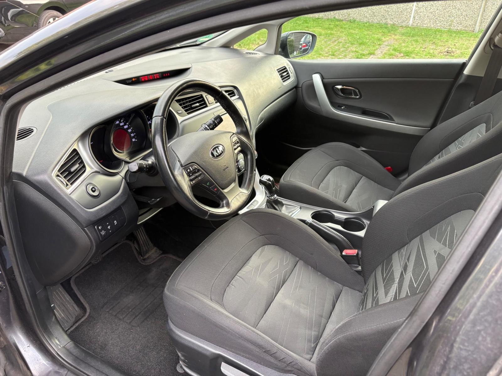 Kia cee'd Sportswagon 1.6 GDI Vision Sportswagon...