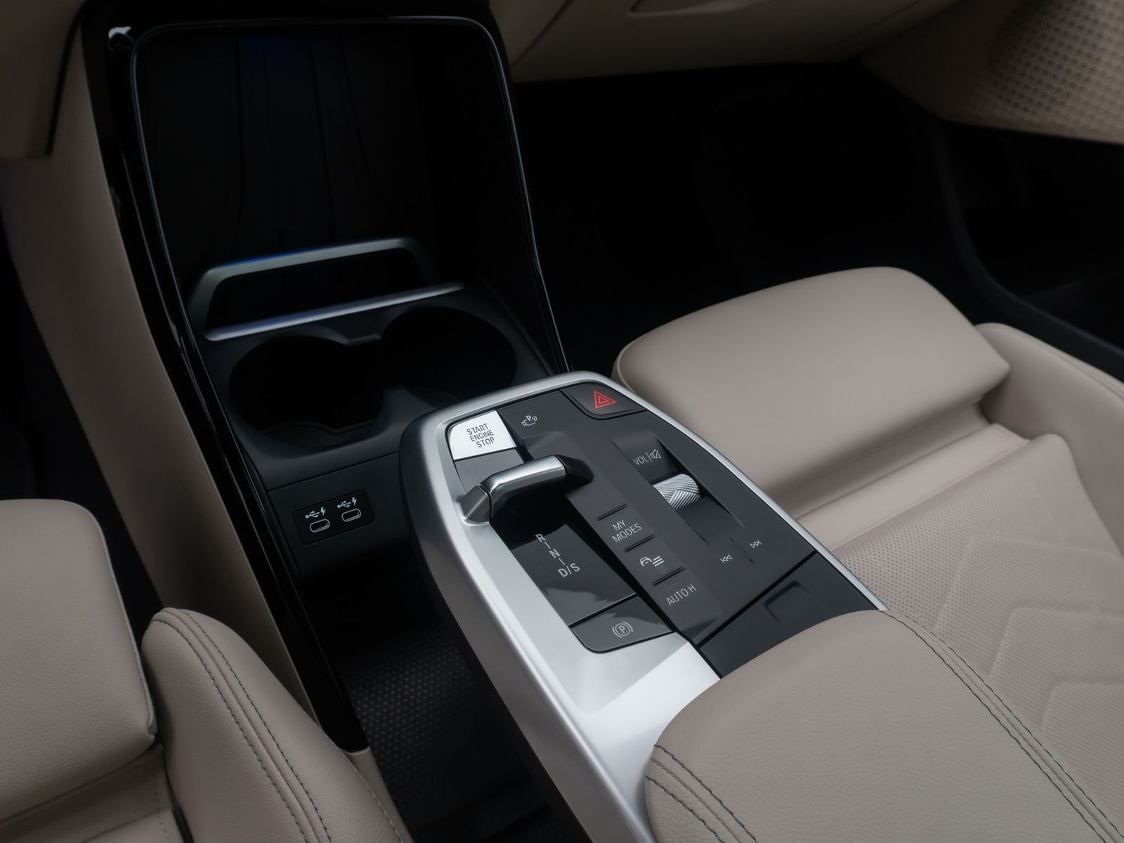 Fahrzeugabbildung BMW 220i Active Tourer M Sport 360° HUD DAB Panorama