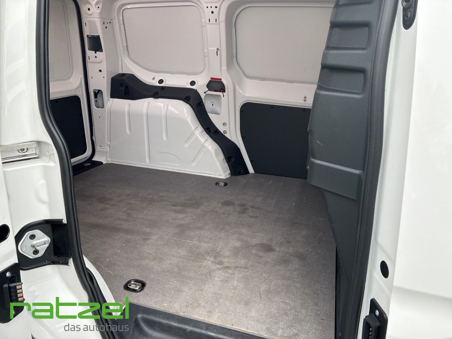 Fahrzeugabbildung Volkswagen Caddy 1.5 TSI EcoProfi+Standheizung+Kamera+AHK+
