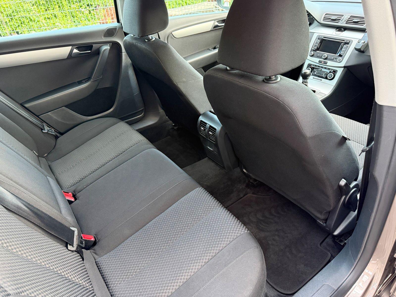 Volkswagen Passat 2011 — photo 12