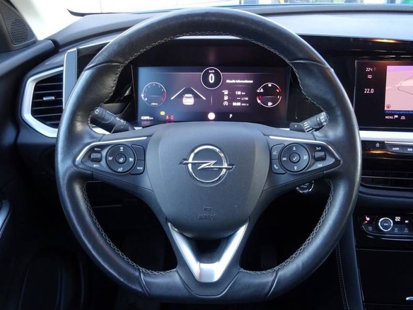 Fahrzeugabbildung Opel Grandland X 1.2 Turbo Ultimate AHK