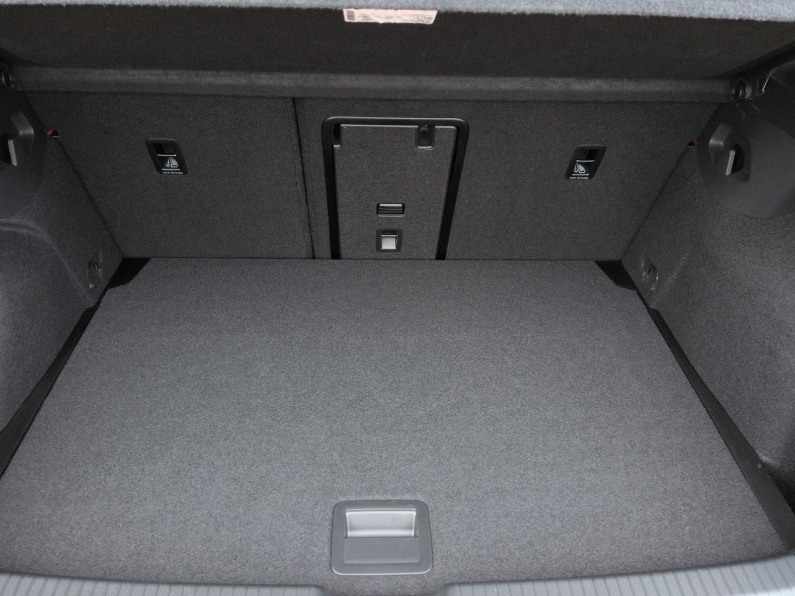 Golf VIII GTI 2.0 DSG PANO+STHZ+RFK+MATRIX+