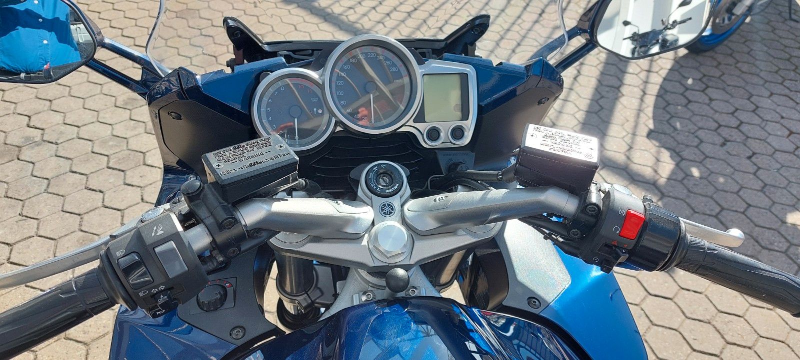 Fahrzeugabbildung Yamaha FJR 1300 A   Nur  33500 KM  inkl Top Case