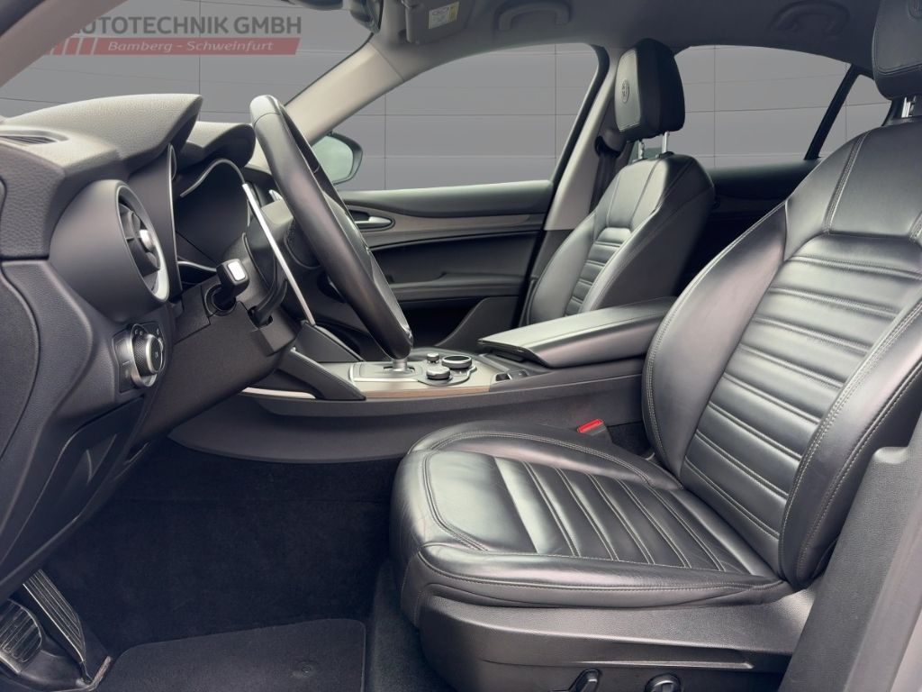 Fahrzeugabbildung Alfa Romeo Stelvio First Edition ALLRAD NAVI  HI-FI