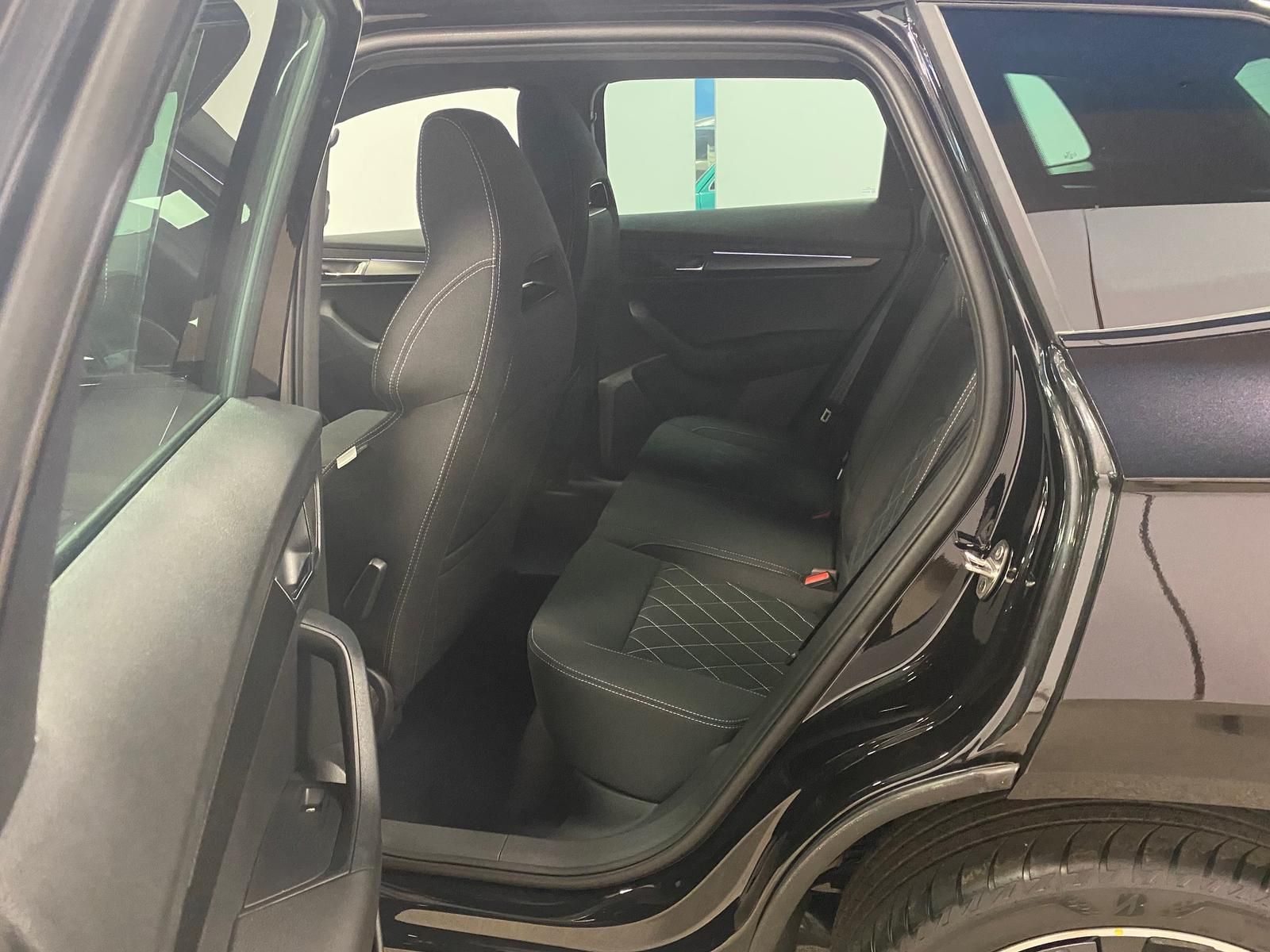 Fahrzeugabbildung SKODA Karoq 1.5 ACT SPORTLINE+5J GA+MATRIX+ACC+360+AHK