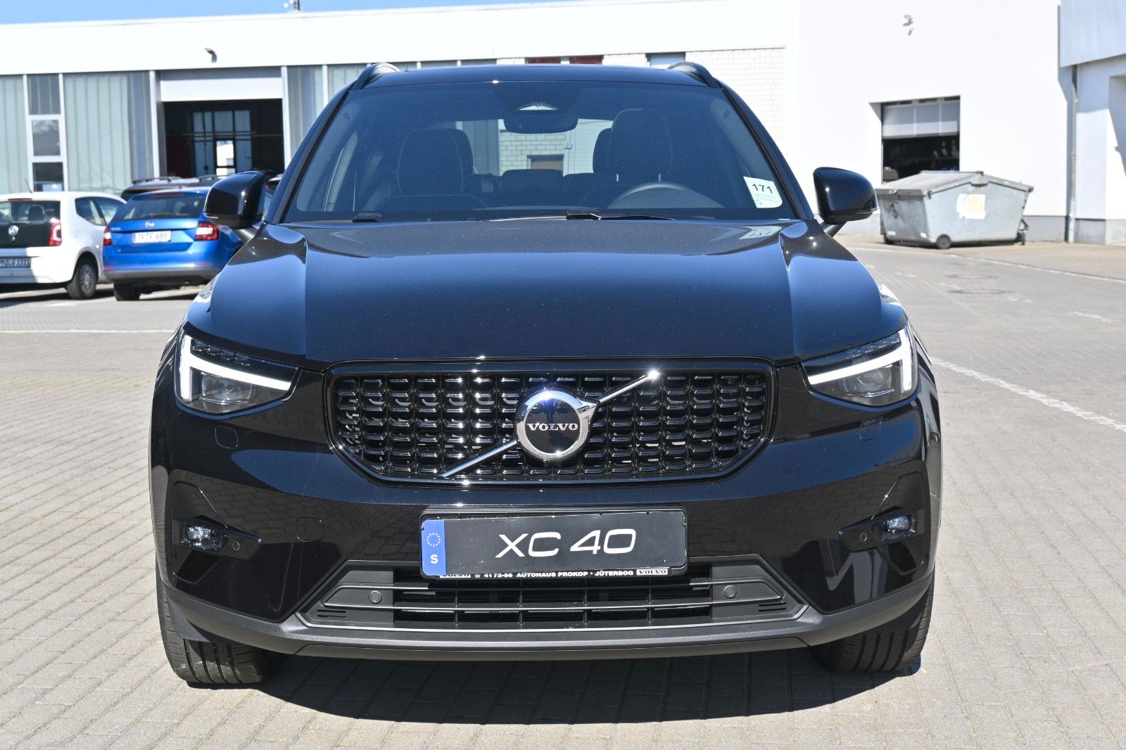 Fahrzeugabbildung Volvo XC40 B4 DSG Ultra Dark*PANO*RFK*ACC*AHK