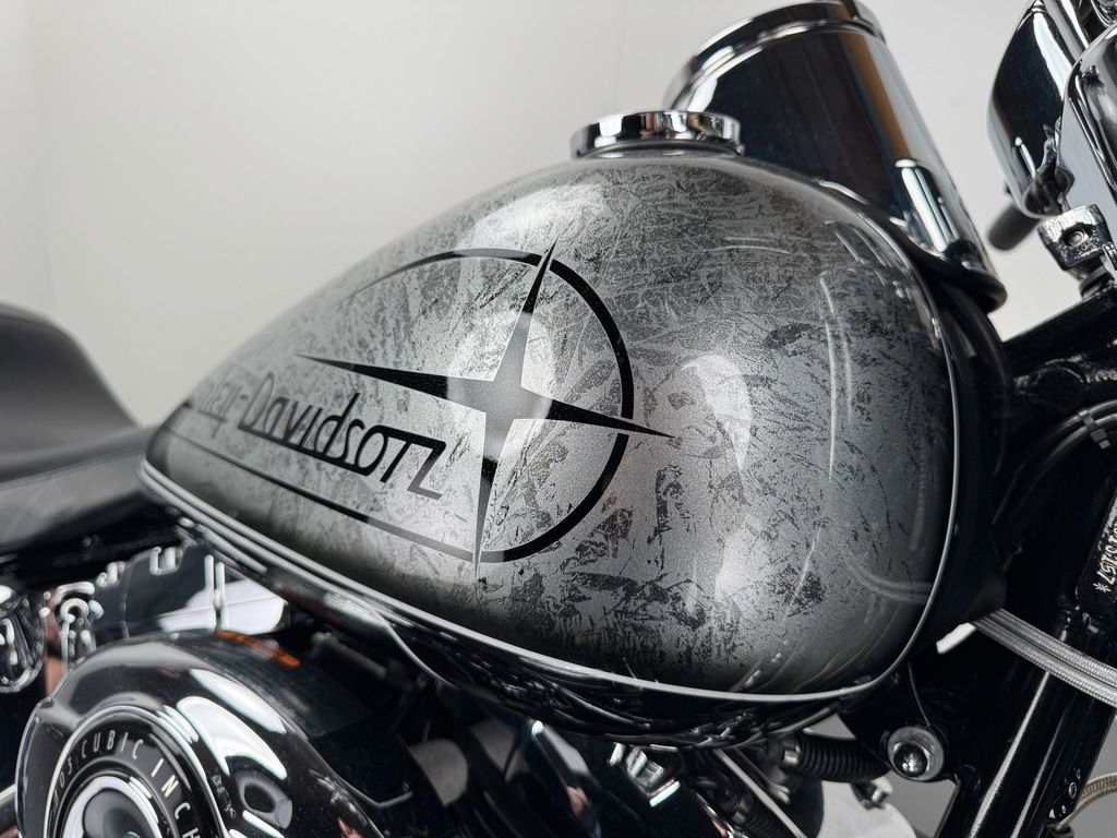 Fahrzeugabbildung Harley-Davidson SOFTAIL HERITAGE *ShinyGreyStar *Costum