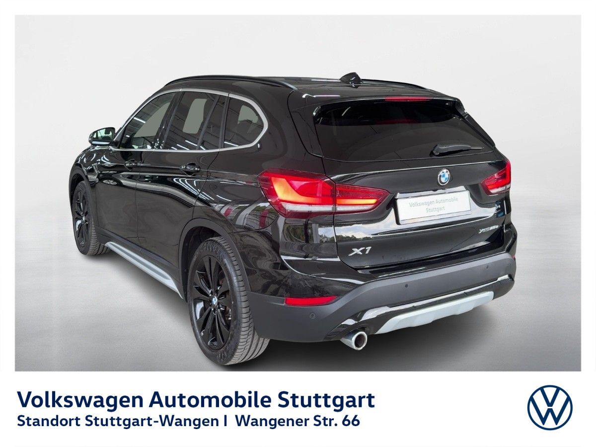 BMW X1 xDrive25e x Line Navi AHK Kamera GRA LED SHZ imagem 2