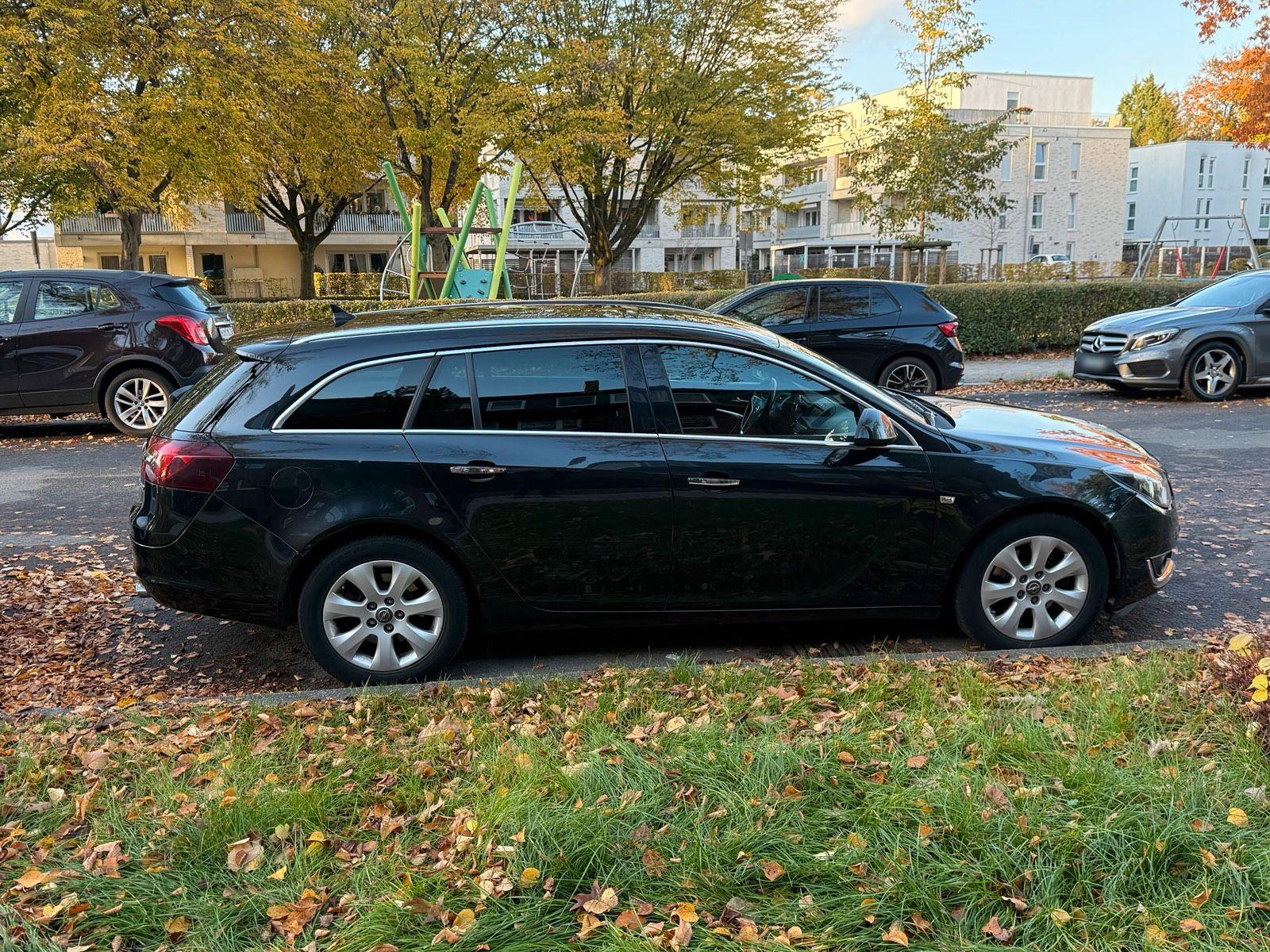 Opel Insignia 2015 — вигляд ззаду