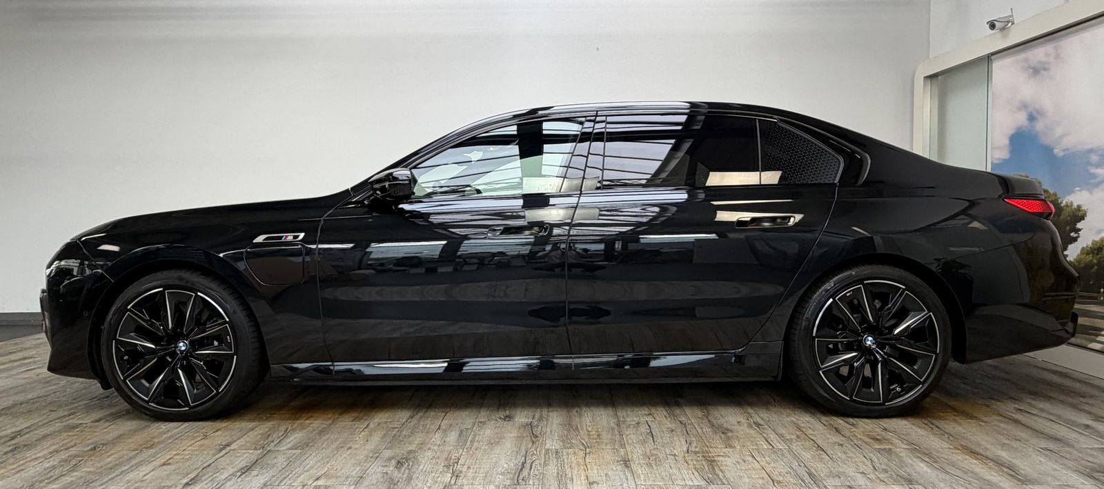 BMW M760 e xDr Performance B&W Sky Kristall DrivePro imagem 3