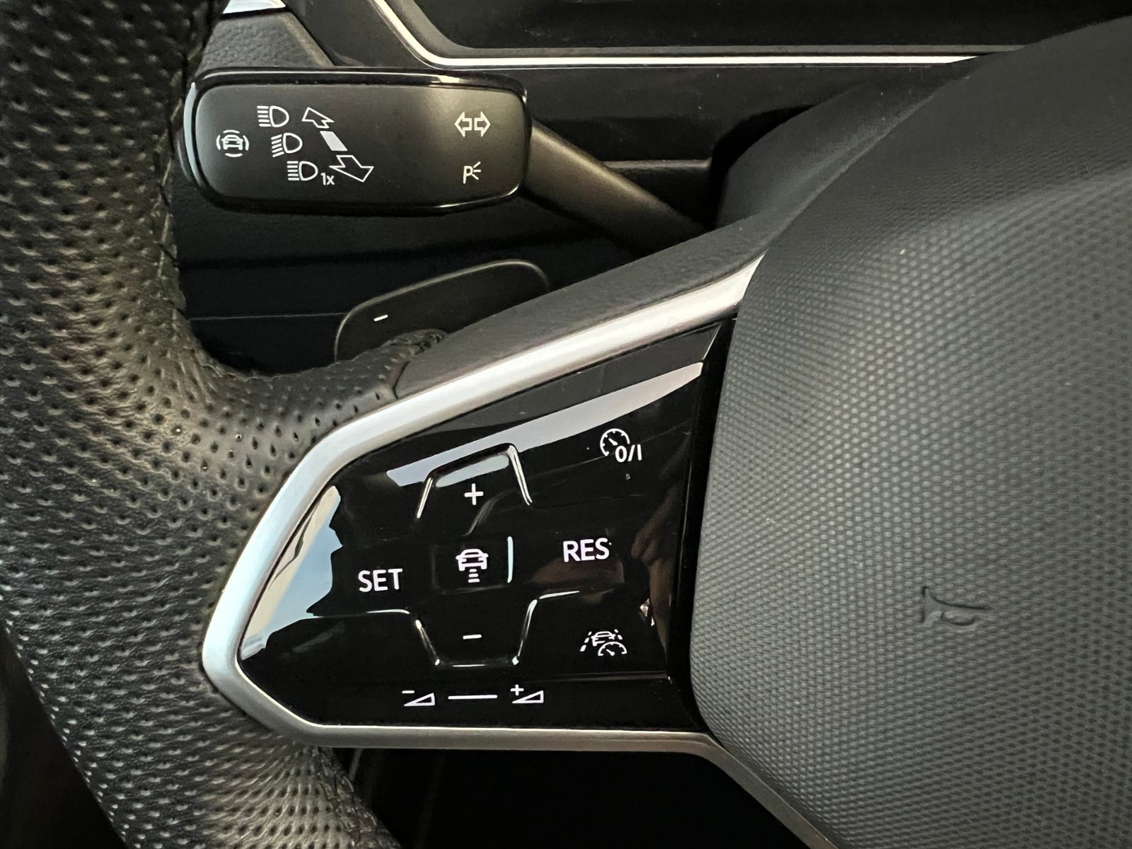 Fahrzeugabbildung Volkswagen Tiguan Allspace R-Line 2.0 TDI DSG 4MOTION *AHK,