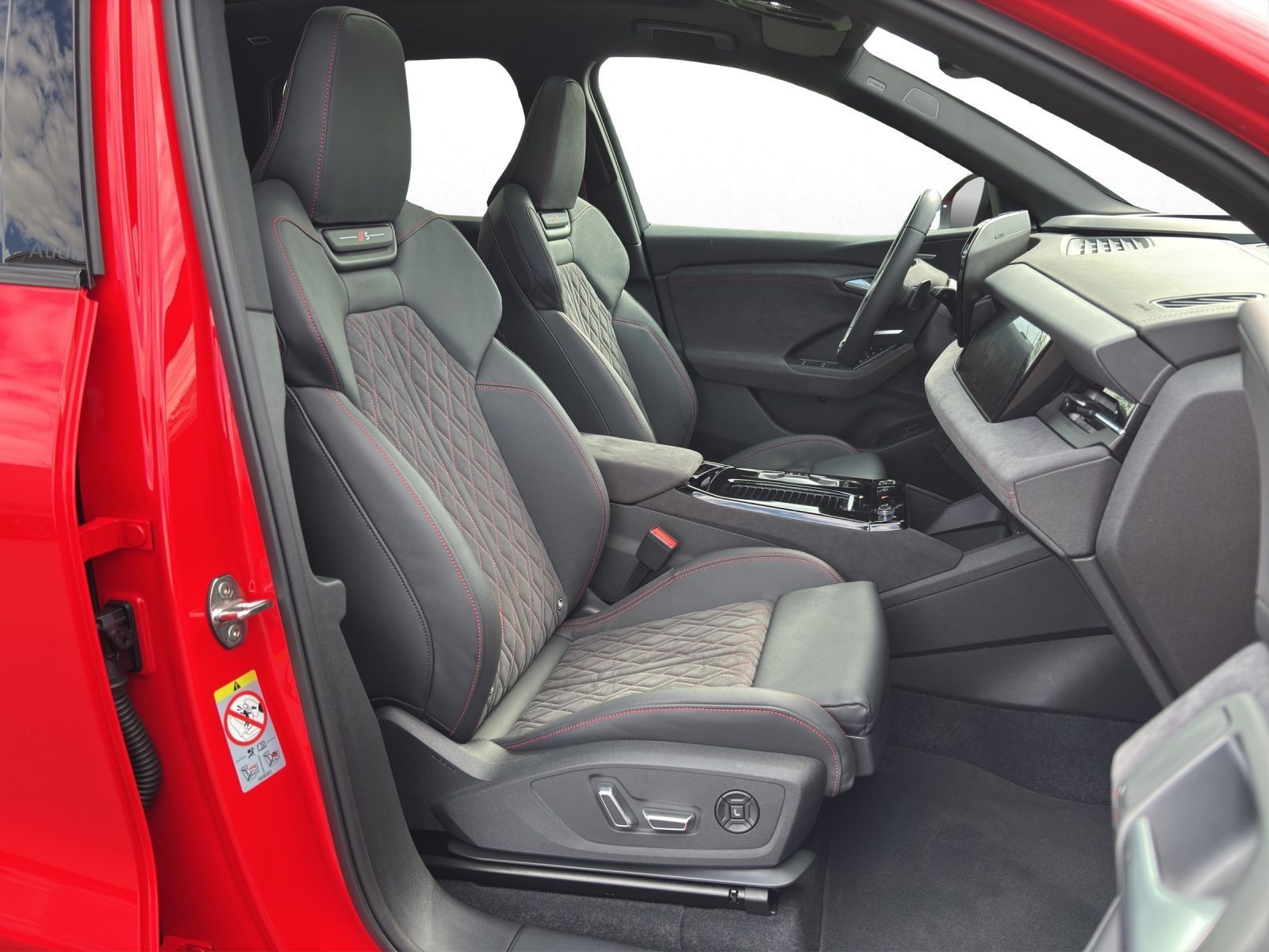 Audi Q6 e-tron performance S-LINE 0,25% MATRIX HUD AH foto 4