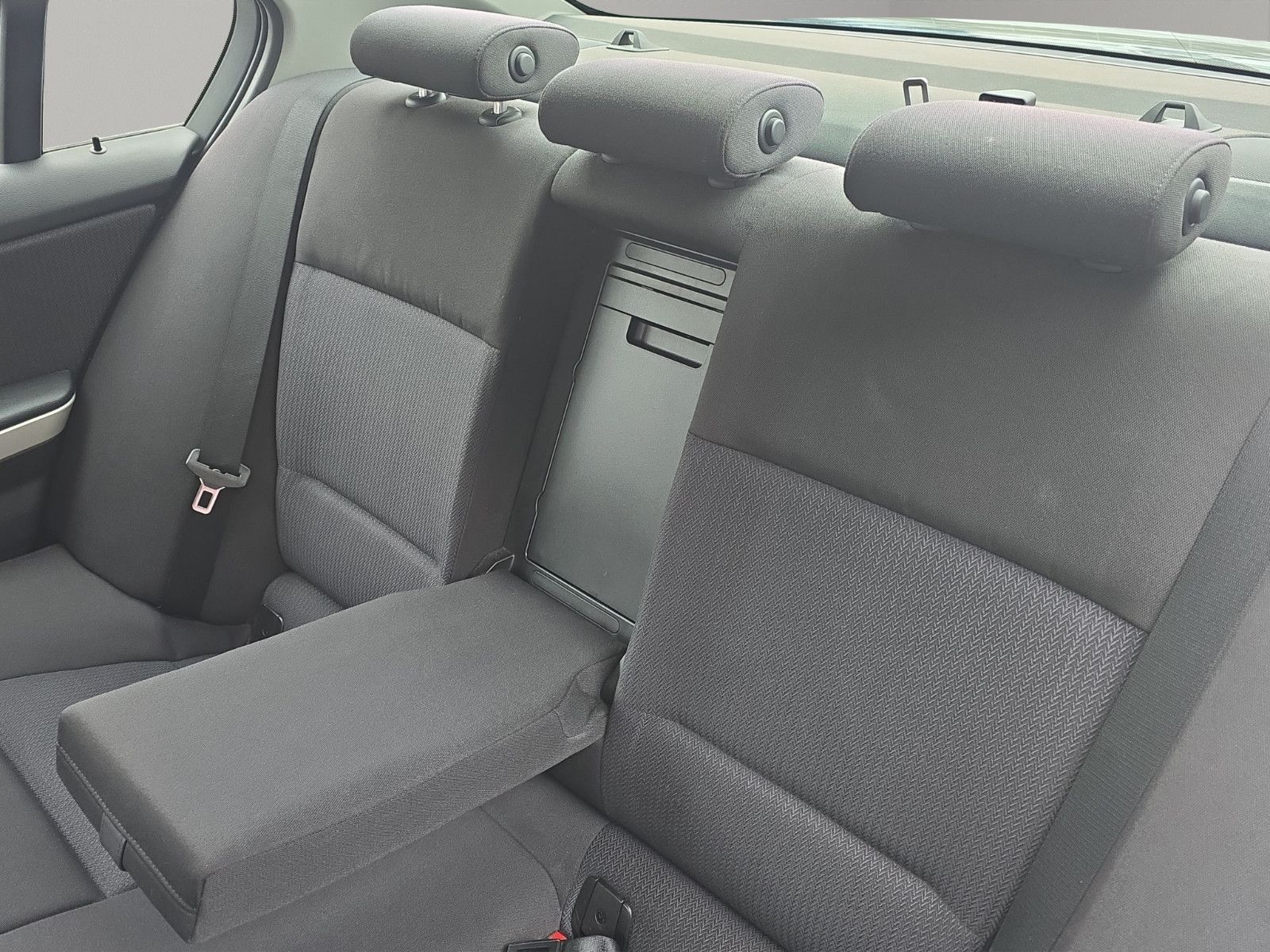 Fahrzeugabbildung BMW 325 DIESEL + NAVIGATION + TEMPOMAT + SITZHEIZUNG