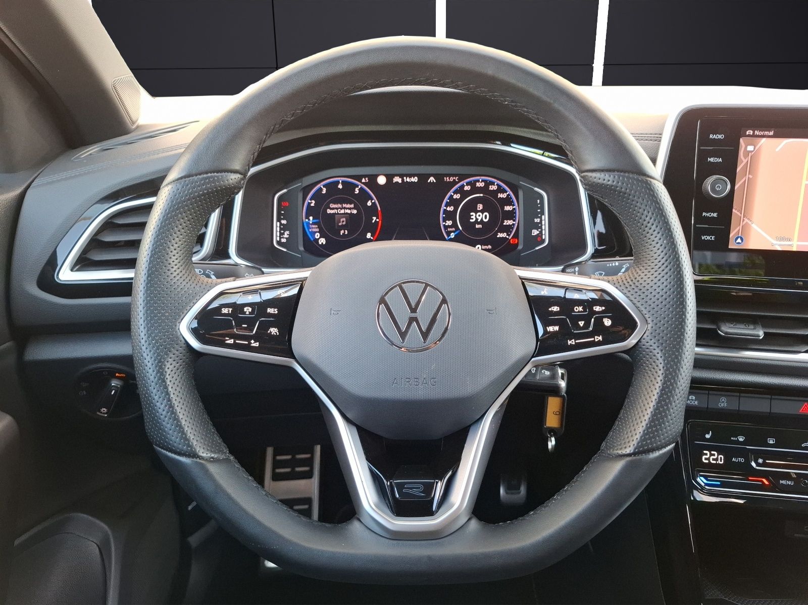 Fahrzeugabbildung Volkswagen T-Roc TSI R-Line Matrix Navi AID Park-Assist SH