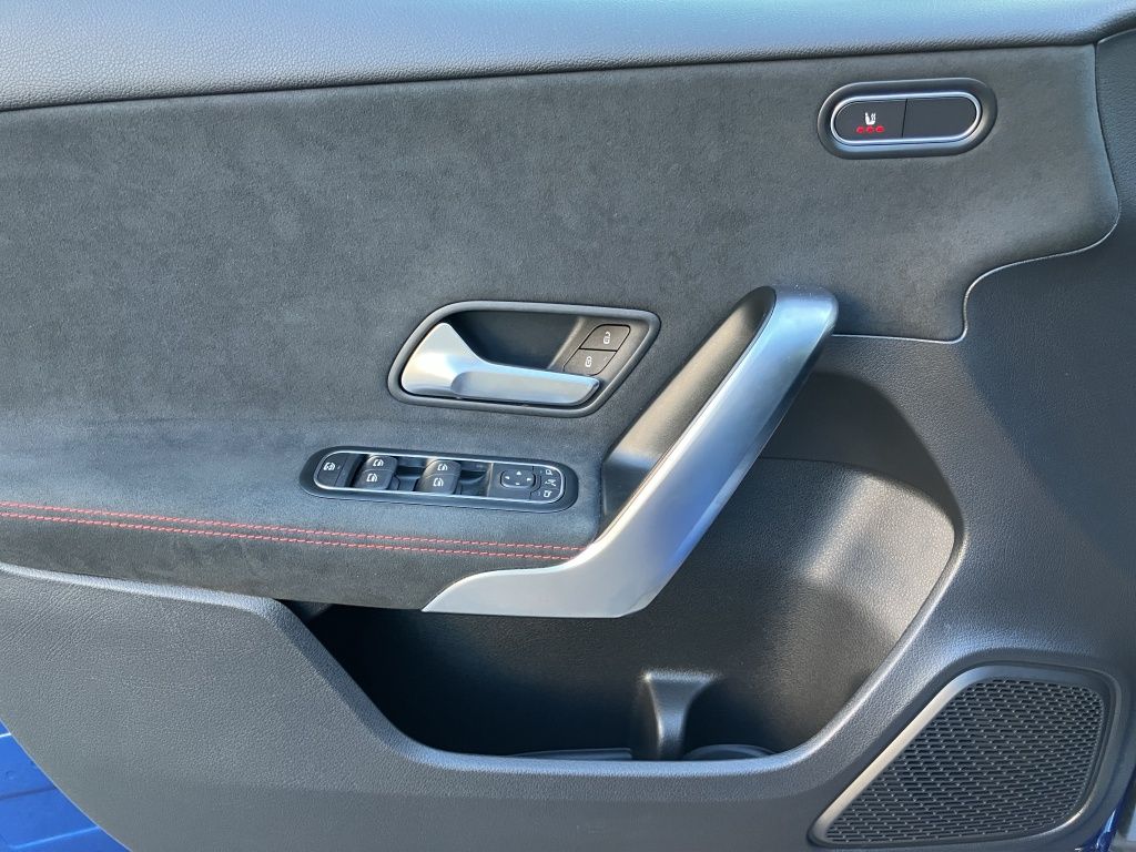 Fahrzeugabbildung Mercedes-Benz A 200 d AMG*NIGHT*DISTR*MULTIB*KEYLESS*KAM*NAVI