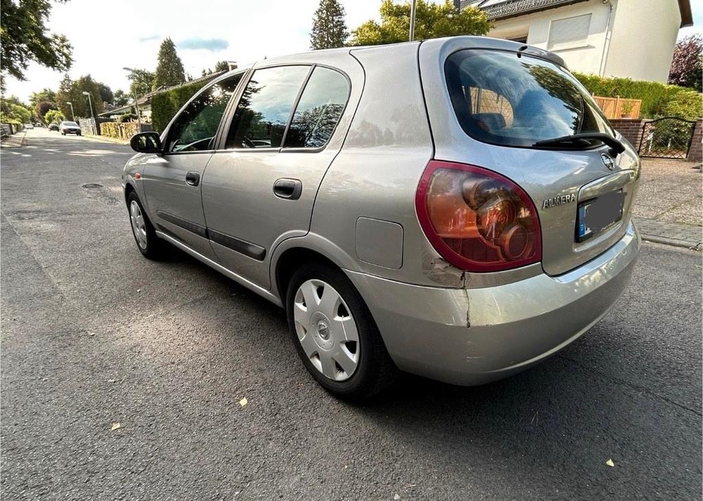 Nissan Almera