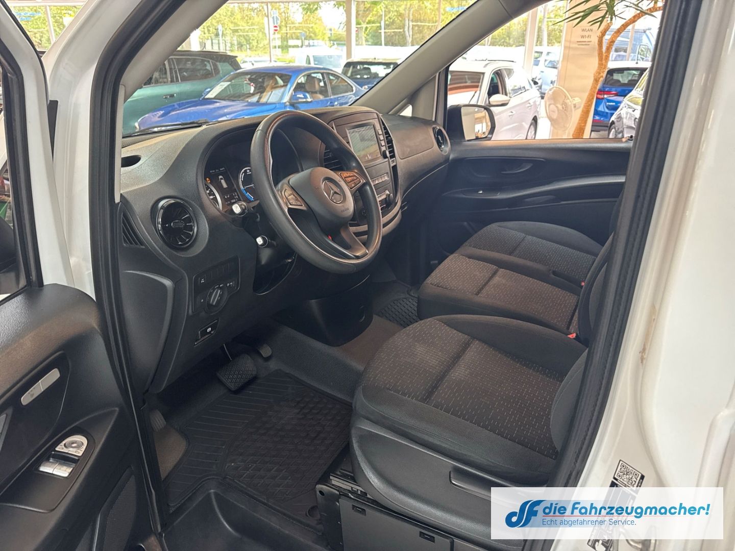 Fahrzeugabbildung Mercedes-Benz Vito Kasten 112 e lang DAB SHZ Rückfahrkam. Notb
