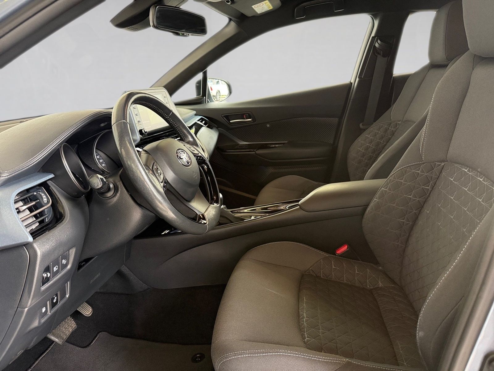 Fahrzeugabbildung Toyota C-HR 2.0 Team D Kamera,LED,Navi,PDC,SHZ