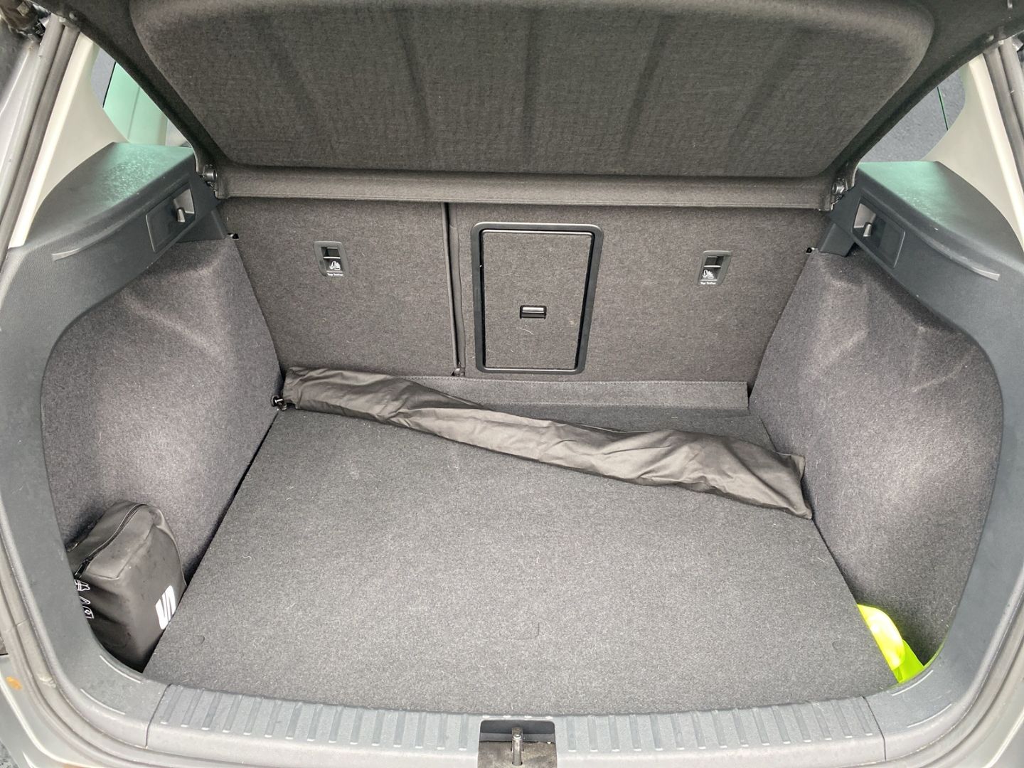Fahrzeugabbildung SEAT Ateca FR 4Drive 2.0 TDI EU6d AD AHK-klappbar Nav
