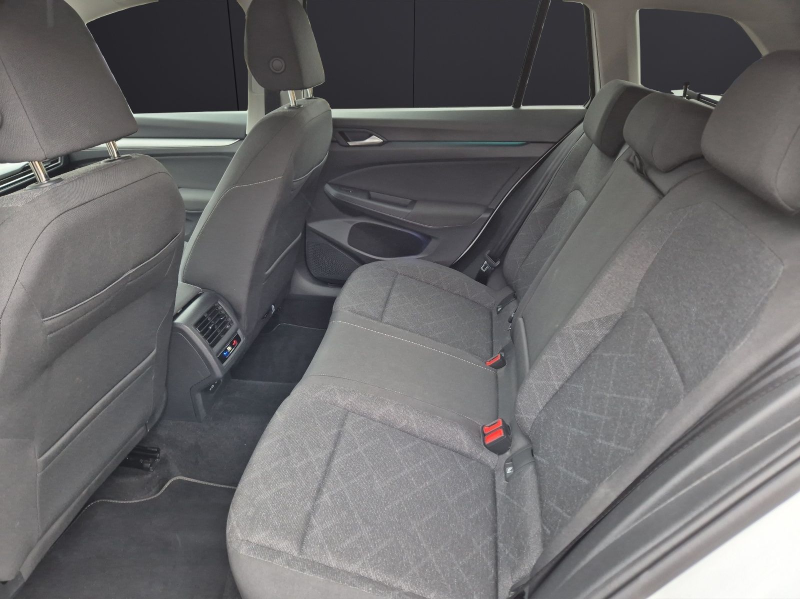 Fahrzeugabbildung Volkswagen Golf VIII Variant Life TSI NAVI CLIMA ACC SH