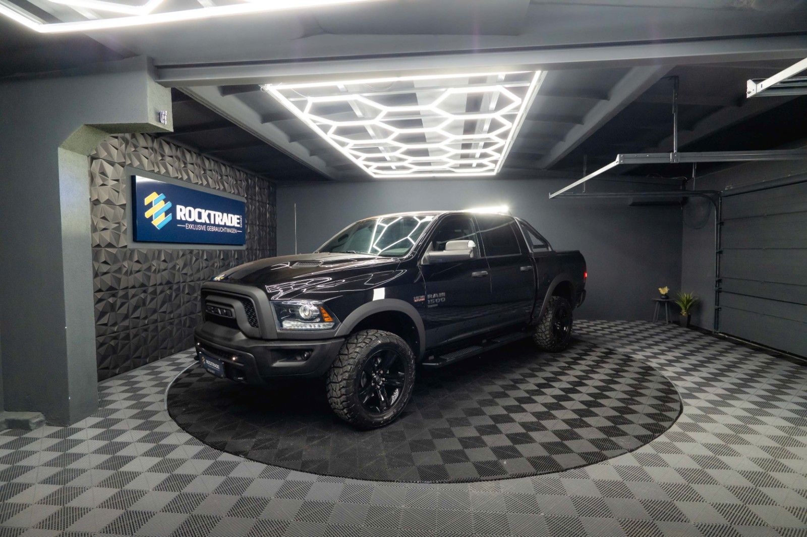Fahrzeugabbildung Dodge RAM 5.7 V8 HEMI 4x4 Sport OFFROAD Night WARLOCK