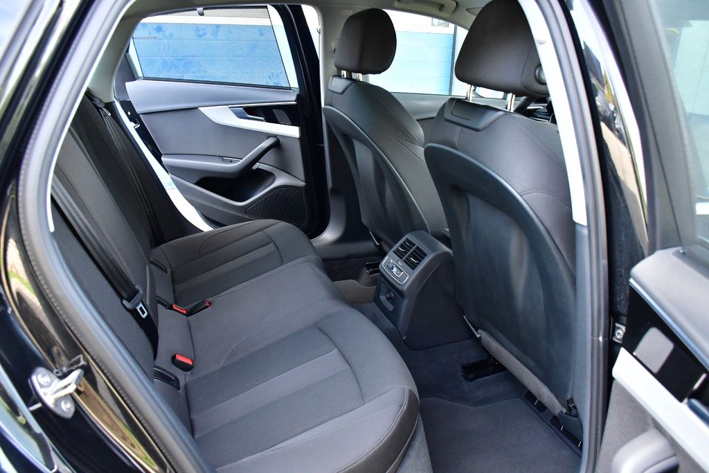 AUDI A4 2024