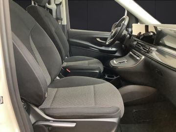Mercedes V 220 - 11