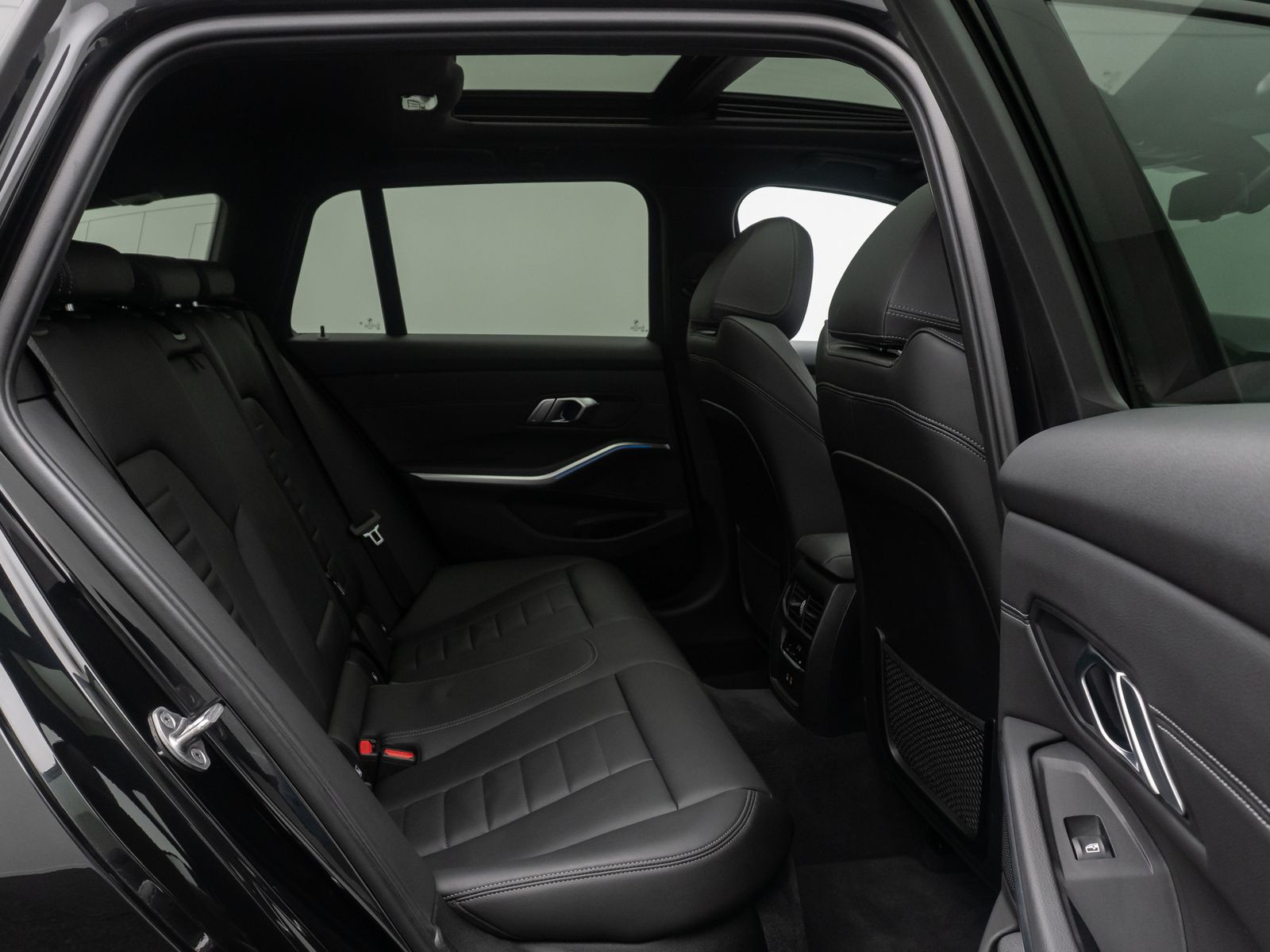 Fahrzeugabbildung BMW 330e M Sport DAB Laser HUD AHK Kamera Panorama