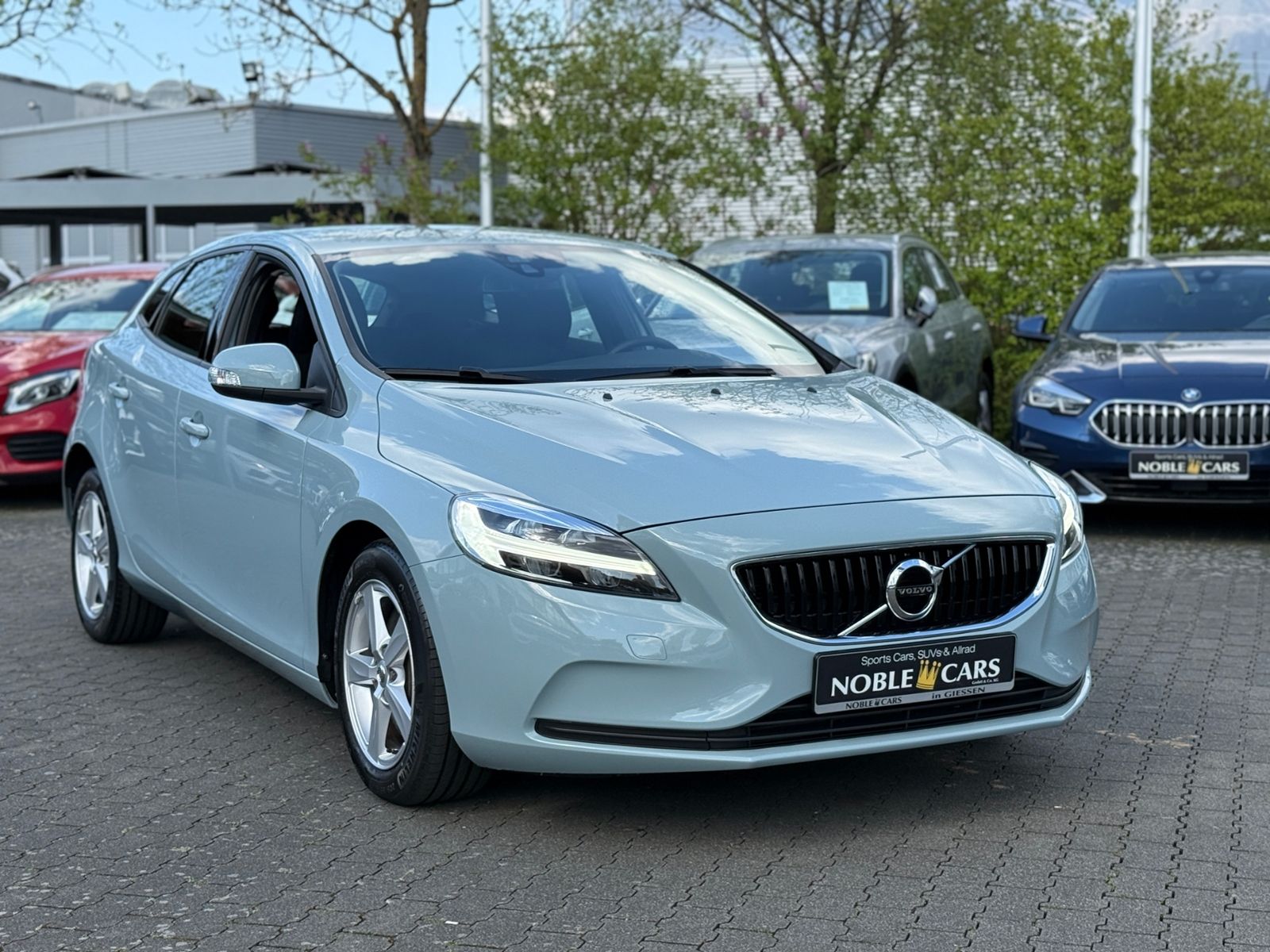 Fahrzeugabbildung Volvo V40 Kinetic SENSUS CONNECT LED SHZ PDC ALU