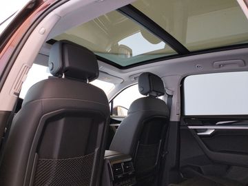 Volkswagen Touareg - 12